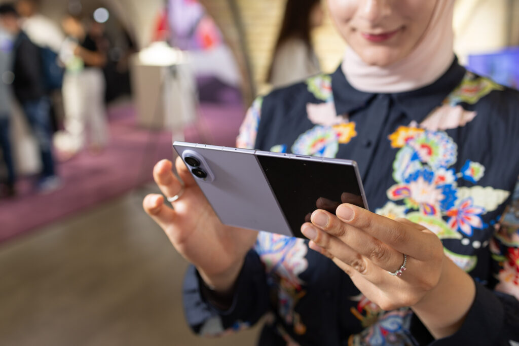 samsung-galaxy-z-fold-8-unpacked-cnet-lanxon-16